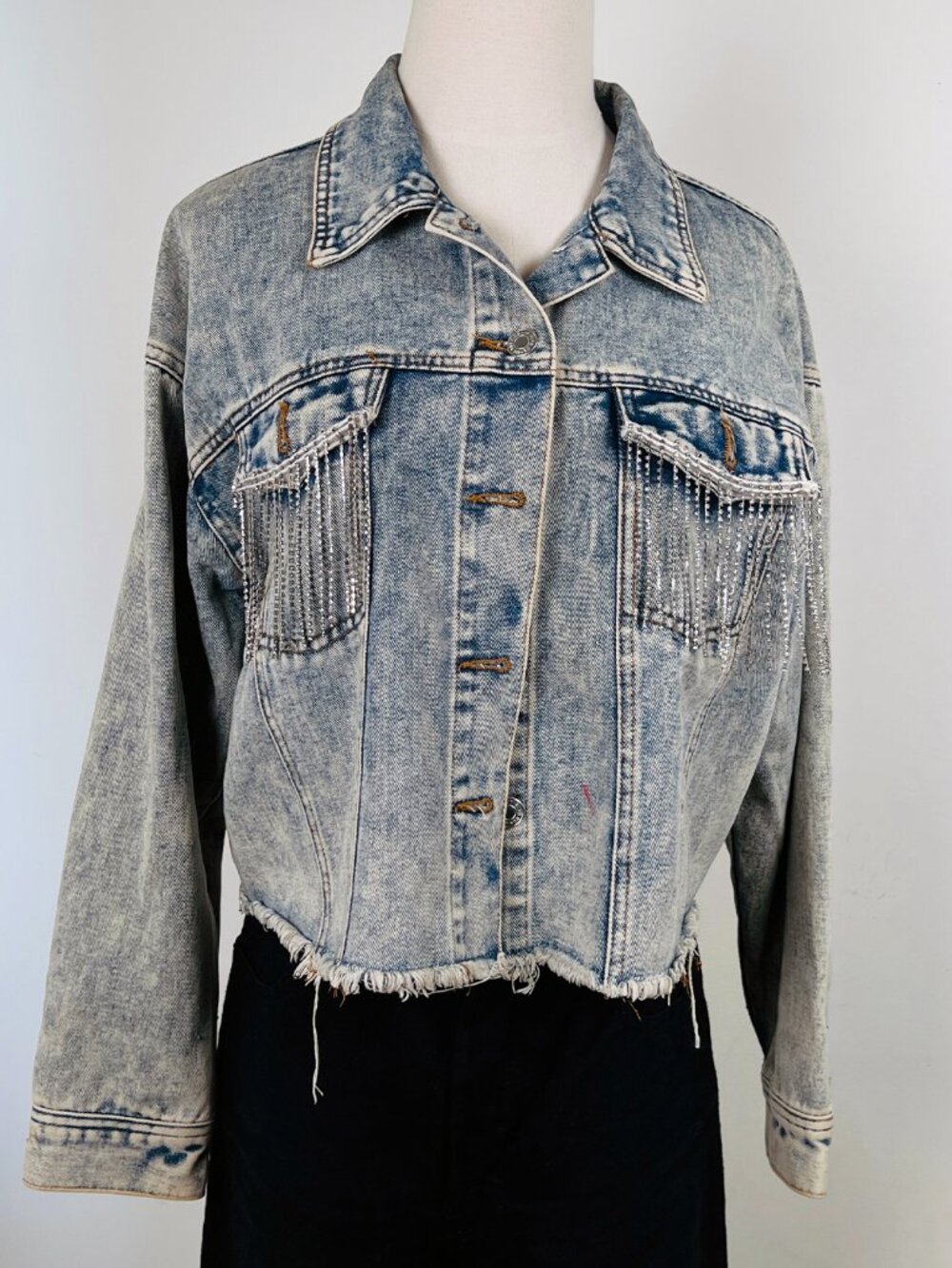 Mele & Pere Women’s M Denim Jacket Rhinestone Fringe Acid Wash Cropped Distresse